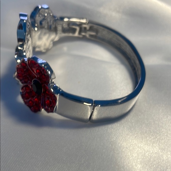 Red Poppy Bracelet - Picture 6 of 9